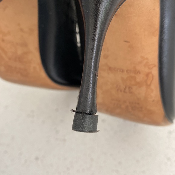 Tempting Vintage Fishnet Prada Pumps. - Picture 6 of 11